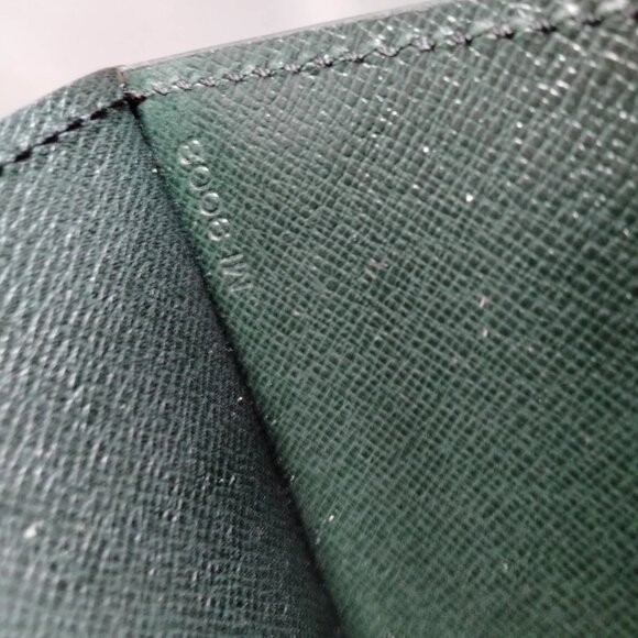 Authentic Louis Vuitton Trapeze Black Epi Leather Clutch Bag mon390-111325 - Picture 15 of 16